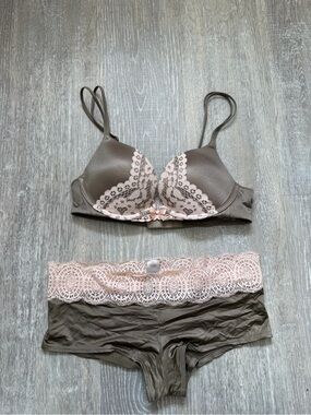 Victoria's Secret Taupe Very Sexy Bra & Blush Lace Trim Boyshort Set
